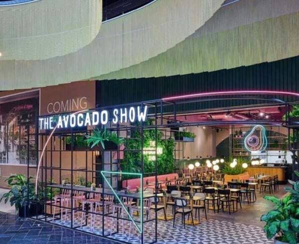 avocado show verlichte 3D letters geverreclame door middel van verlichte doosletters